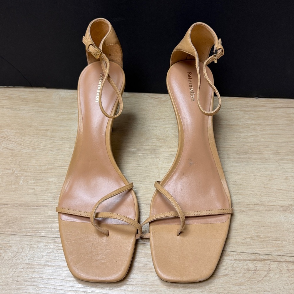 REFORMATION Gigi Strappy Mid Heel Sandals In Buff - Picture 5 of 9